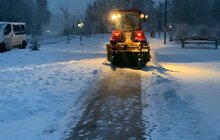 Фото 2: Впродовж дня снігоприбиральна техніка працюватиме в робочому режимі