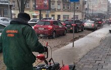 Фото 112: Минулої ночі в місті працювало 95 одиниць техніки, для посипання доріг використано 492 м3 піскосуміші