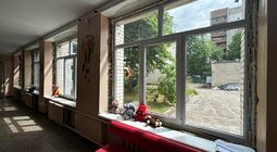 У навчальних закладах Львова відновили понад 900 вікон, які були пошкоджені через російські обстріли