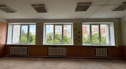 У навчальних закладах Львова відновили понад 900 вікон, які були пошкоджені через російські обстріли
