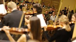 Місто лікує: оркестр INSO-Львів зіграв для воїнів та лікарів особливий концерт