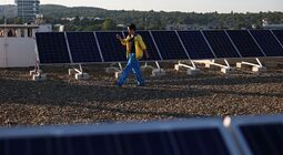 Сонячна електростанція на даху багатоповерхівки: ОСББ у Львові провело особливу екскурсію