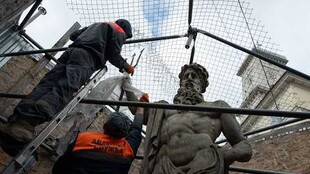 У Львові обстежили скульптури на площі Ринок: що виявили фахівці
