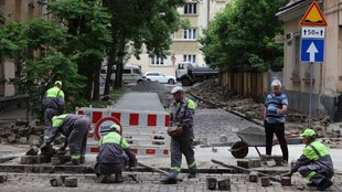 На вул. Грецькій триває поточний ремонт дорожнього покриття