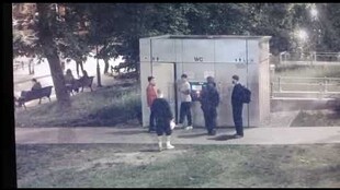 Вандальне поводження з вбиральнею на проспекті Свободи, 7