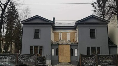 Фото: Незаконну добудову до історичної вілли Бачевських демонтували