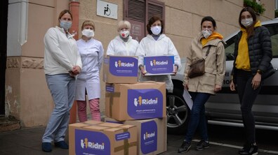 Фото: Благодійний фонд «Рідні» передав засоби захисту для медиків львівських лікарень