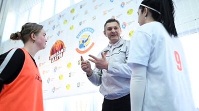 Фото: Спортивна ліга D: завтра директори шкіл і садочків змагатимуться у волейбол