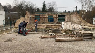 Фото: На території музею Шухевича тривають підготовчі роботи: важливі знахідки законсервували, територію розчистили