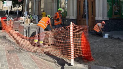 Фото: У Львові на вул. Січових Стрільців продовжують облаштовувати доступні входи до будівель