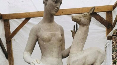 Фото: У парку «Залізна вода» відреставрувати скульптуру дівчини з косулею та оновили фруктовий сад