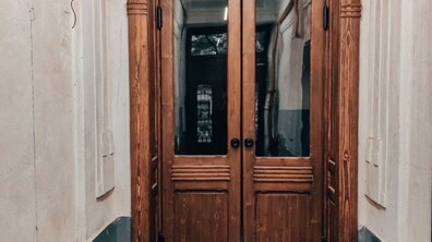 Фото: У Львові відновили історичні двері-віяло на вул. Глибокій