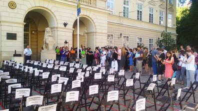 Фото: На пл. Ринок відбулась мистецька акція на підтримку Олега Сенцова та політв’язнів Кремля