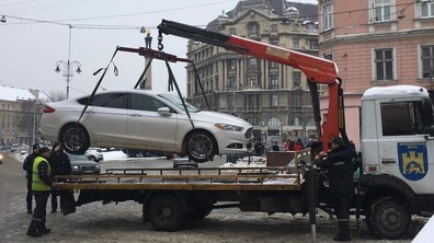 Фото: Вчора інспектори з паркування виписали 106 постанов