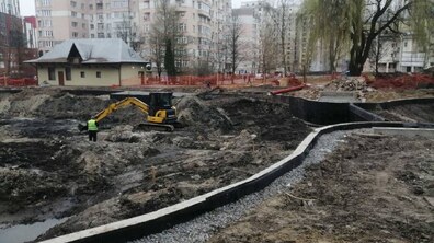 Фото: У Львові триває відновлення озера на вул. Панча