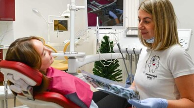 Фото: Дружина ветерана розширює стоматологічні послуги з підтримкою міста та облаштовує доступність
