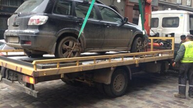 Фото: Вчора ЛКП «Муніципальна варта» оштрафувало 10 машин за неправильне паркування