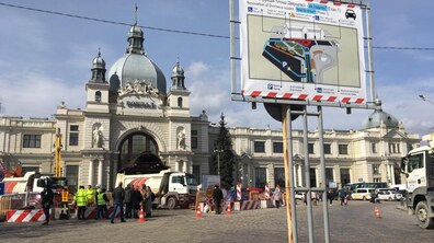 Фото: Реконструкція пл. Двірцевої: від сьогодні 22 березня нові зміни в організації дорожнього руху на площі