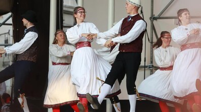 Фото: Яскравими барвами у Львові розпочався міжнародний фестиваль фольклору «Етновир»