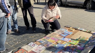 Букіністичний ринок біля пам’ятника Федоровича у Львові