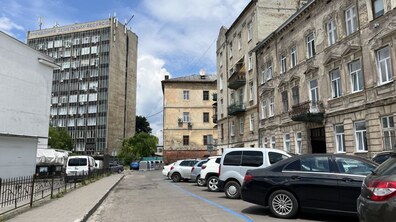 Фото: На одному з майданчиків у центрі міста облаштували додаткові паркомісця