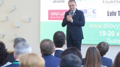 Фото: «Не руйнуйте цю волю нашого міста, тримайте планку дуже високо, будьте на горі моралі», - А. Садовий до учасників Весняного ділового форуму