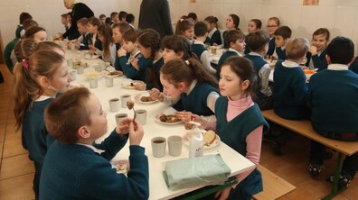 Фото: Від завтра до п’ятниці призупинять навчання у 10 школах міста