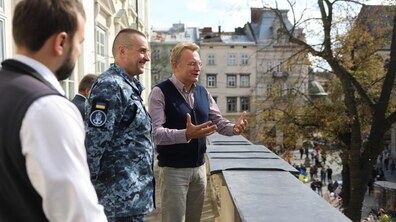 Фото: Мер Львова зустрівся з моряком Андрієм Оприском, якого незаконно утримували в Росії