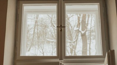 Фото: У Львові відновили історичні дерев’яні вікна у будинку на вул. Лисенка