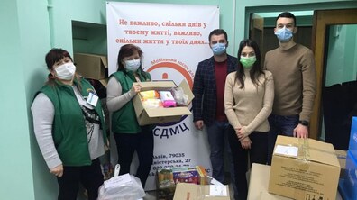 Фото: Волонтери акції «Подаруй дитині свято» передали подарунки від Миколая понад 500 потребуючим дітям