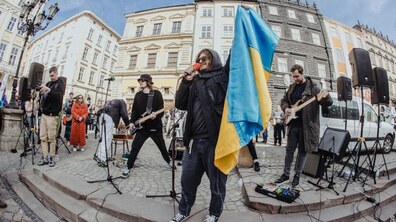 Фото: Саша Чемеров виступить в укритті з благодійним концертом на підтримку ЗСУ