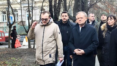Фото: Дональд Туск у Львові: Польща готова відновити зруйновану після обстрілів росії віллу (відео)