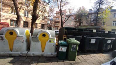 Фото: У Львові викрали контейнер для збору бляшанок для окопних свічок
