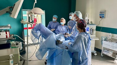 Фото: Львівські лікарі прооперували жінку, яка мала гігантську пухлину – довжиною 25 см і з 9-ма літрами рідини всередині