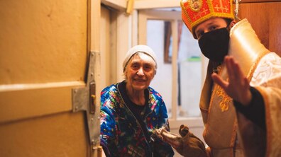 Фото: Подарунки від Миколая отримали 1670 літніх львів'ян