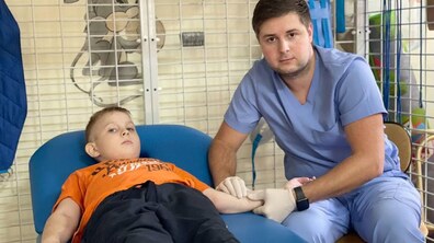 Фото: Львівські медики врятували 11-річного хлопчика з Харкова, який потрапив під обстріл