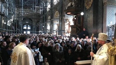 Фото: Кілька тисяч вірян долучилися до Літургії у Гарнізонному храмі, яку вперше очолив Владика Степан Сус як єпископ