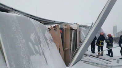 Фото: Внаслідок обвалу стіни та даху в магазині на вул. Луганській, ніхто не травмувався