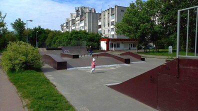Фото: Скейтпарк на вул. Богдана Хмельницького вже відкритий для відвідувачів: усі аварійні конструкції замінили на нові