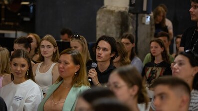Фото: Обговорення манґи, лекція про тривогу та заняття з баскетболу: події для молоді на тиждень