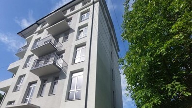 Фото: Місто через суд домоглось знесення шестиповерхівки на Варшавській (відео)