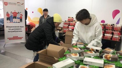 Фото: Мешканці модульних містечок Львова отримали продуктові набори