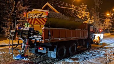 Фото: Роботу снігоприбиральної техніки в місті відстежують онлайн та усі проблемні питання одразу опрацьовують (відео)