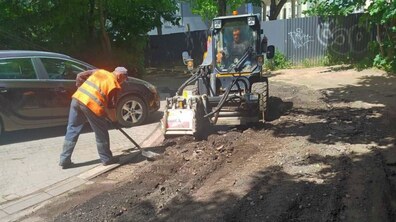 Фото: За фінансової участі мешканців почали ремонтувати міжбудинкову дорогу на вул. Любінській, 91В