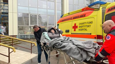 Фото: До Львова евакопотягом доправили 16 поранених діток