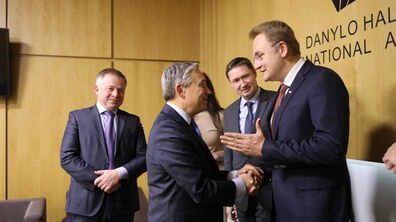 Фото: Мер Львова та міністр закордонних справ Канади обговорили необхідність відкриття авіасполучення між Львовом та Канадою