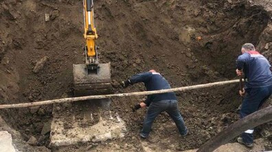 Фото: Мешканцям Сихова відновлять гарячу воду завтра до кінця дня: на пр. Червоної Калини ще триває ліквідація аварійного пориву