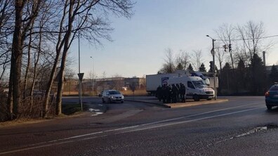 Фото: Зловмисники обстріляли бойовими патронами камеру відеонагляду на виїзді зі Львова