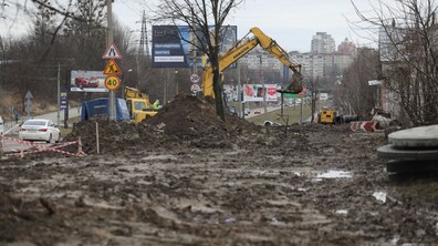 Фото: На вул. Хуторівка триває капітальний ремонт: вже змонтовано 8 каналізаційних колодязів і 5 водяних колодязів