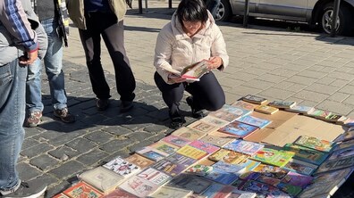 архівне фото: перевірка біля памʼятника Іванові Федоровичу